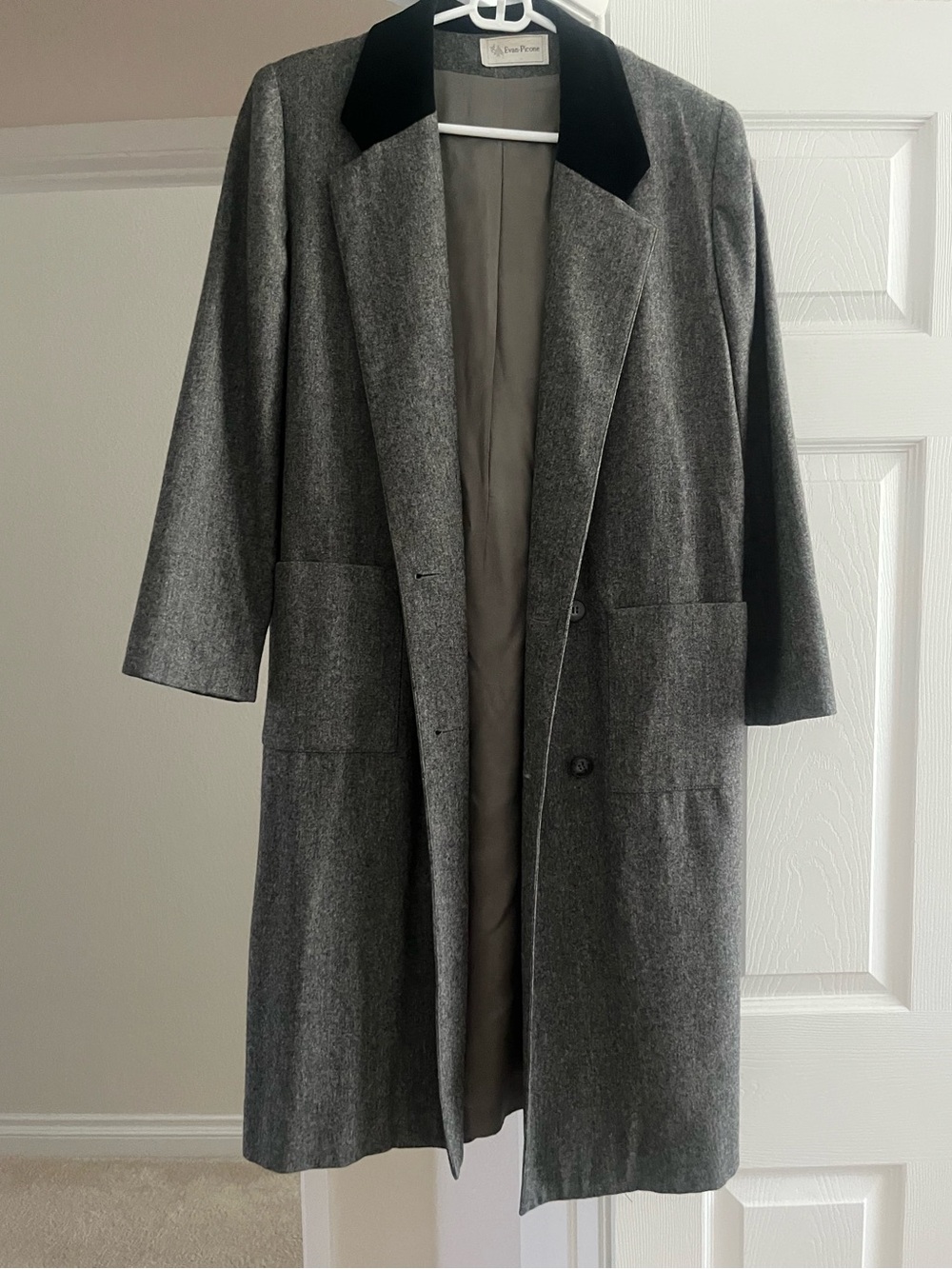 Classic vintage heathered twilltweedy grey coat with velvet collar